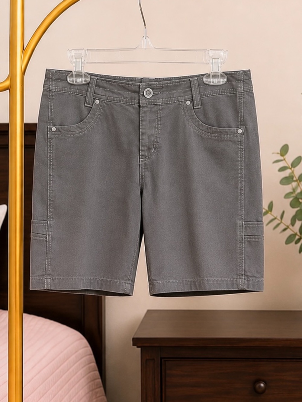 KÜHL Gray Utility Hiking Shorts Women’s Size 10 with 7” Inseam